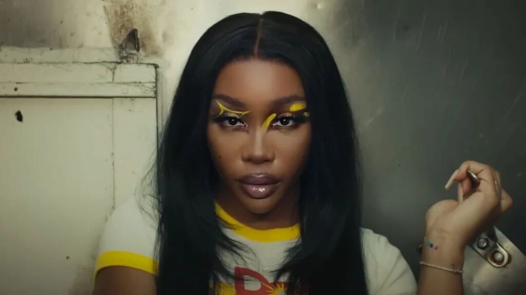 SZA says her label warned her ‘SOS’ “wouldn’t beat Taylor Swift” in the charts