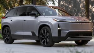Toyota Highlander 2026 Price, Mileage, Specs & 8-Seater Premium SUV Review